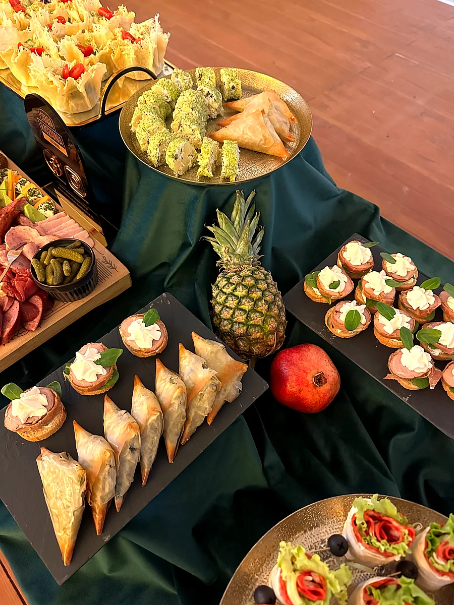 Sakiewki z ciasta filo i profiterole, przystawki cateringowe Człuchów